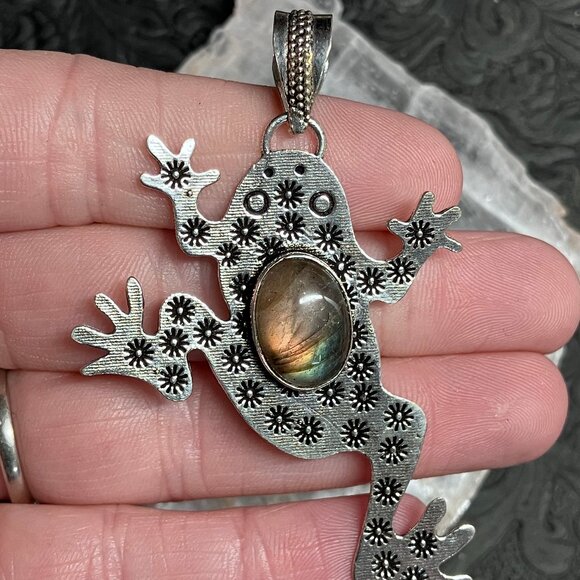 Frog Labradorite Pendant Gemstone Crystal Jewelry - Picture 4 of 6